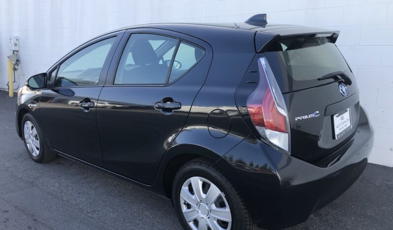 2015 Toyota Prius C Two full