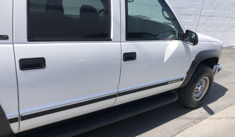 1999 Chevrolet Suburban 2500 LT 4WD full