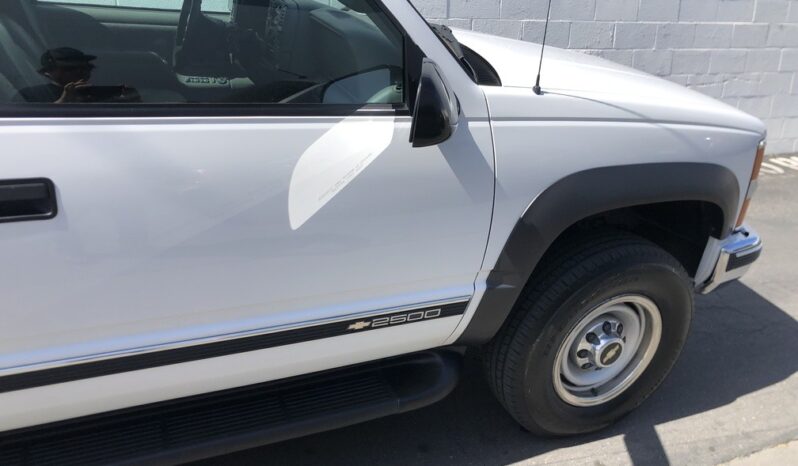 1999 Chevrolet Suburban 2500 LT 4WD full