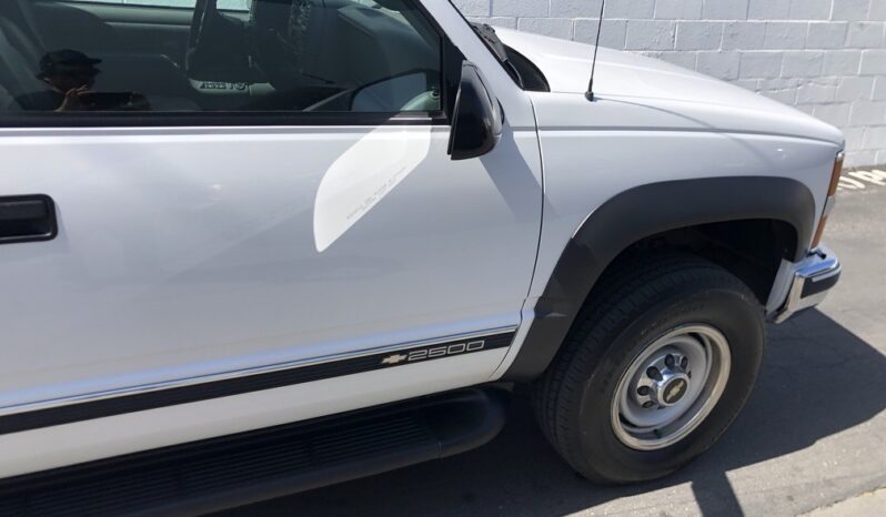 1999 Chevrolet Suburban 2500 LT 4WD full