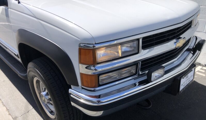 1999 Chevrolet Suburban 2500 LT 4WD full