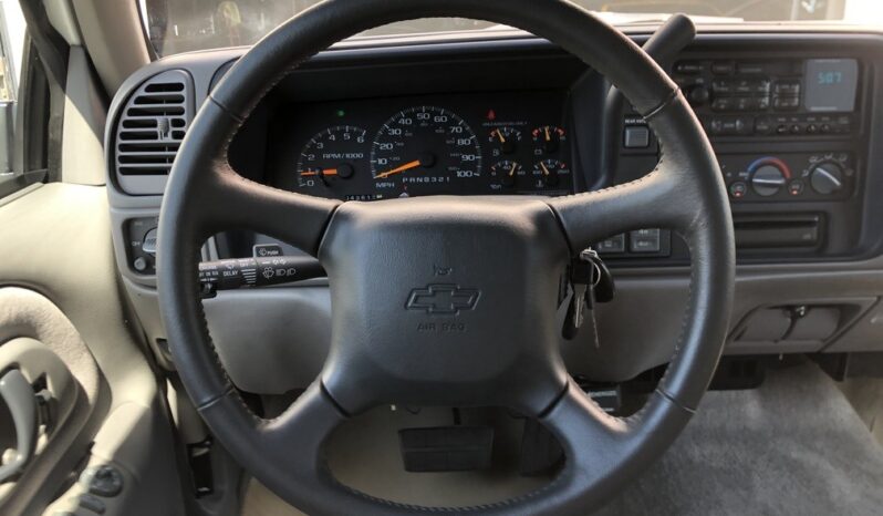 1999 Chevrolet Suburban 2500 LT 4WD full
