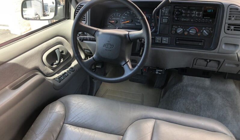 1999 Chevrolet Suburban 2500 LT 4WD full
