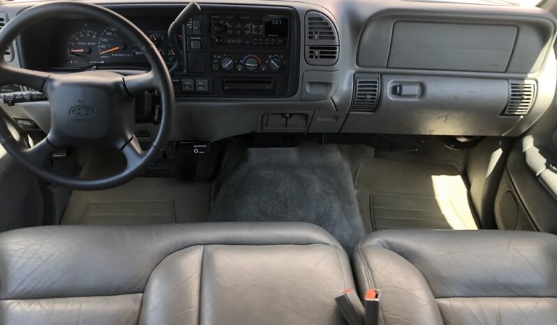 1999 Chevrolet Suburban 2500 LT 4WD full