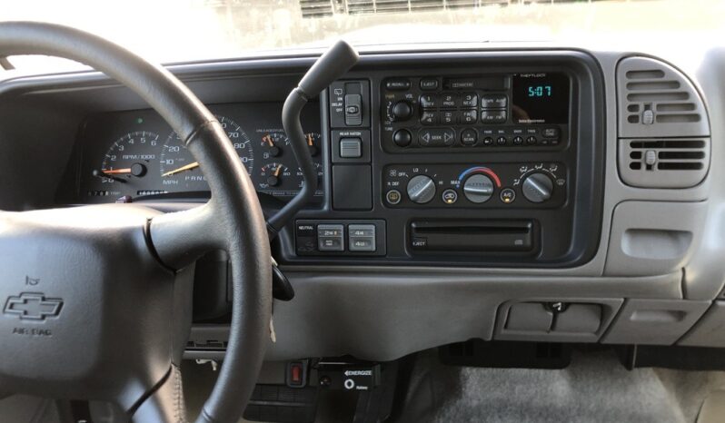 1999 Chevrolet Suburban 2500 LT 4WD full