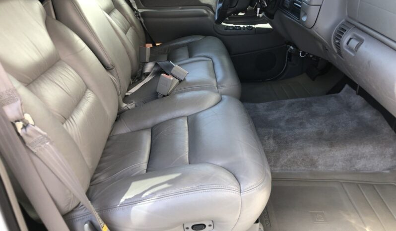 1999 Chevrolet Suburban 2500 LT 4WD full