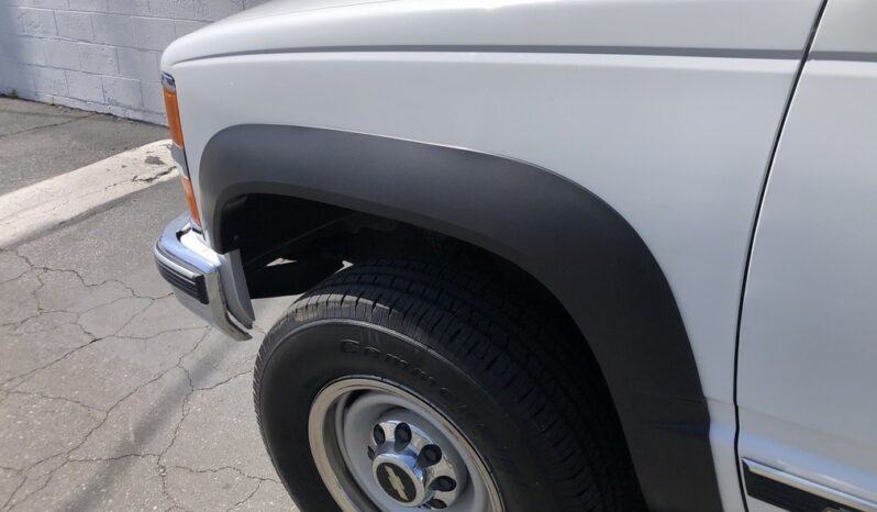 1999 Chevrolet Suburban 2500 LT 4WD full