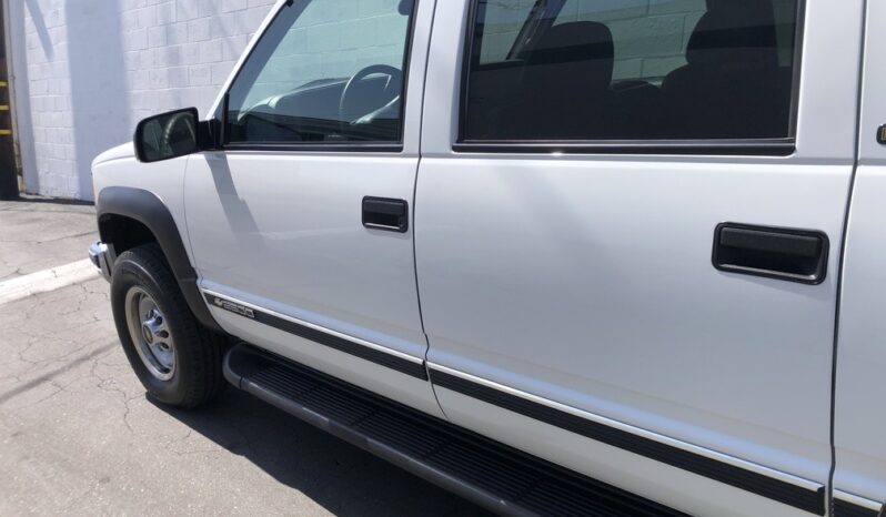 1999 Chevrolet Suburban 2500 LT 4WD full