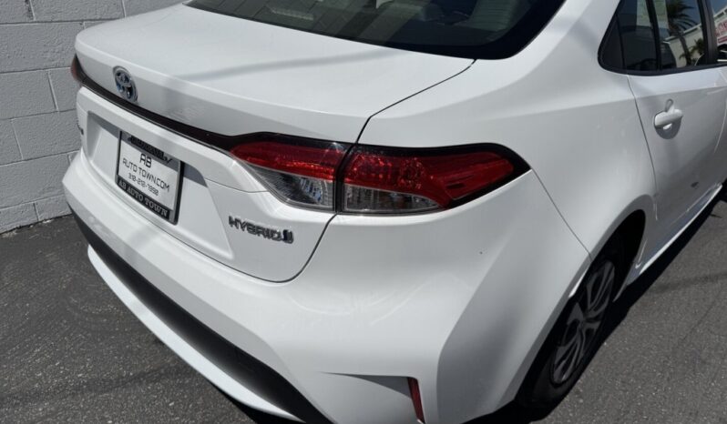 2022 Toyota Corolla LE full