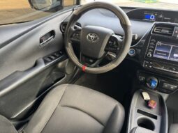 2020 Toyota Prius LE full