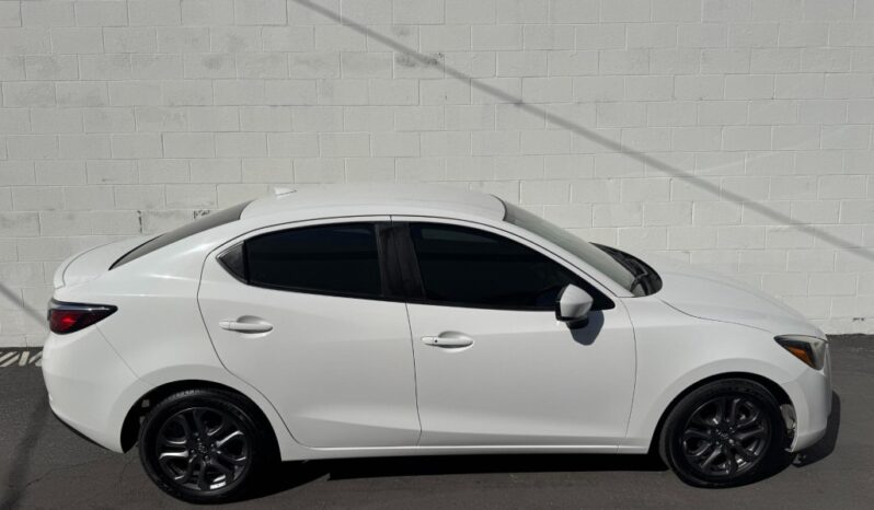 2019 Toyota Yaris LE full