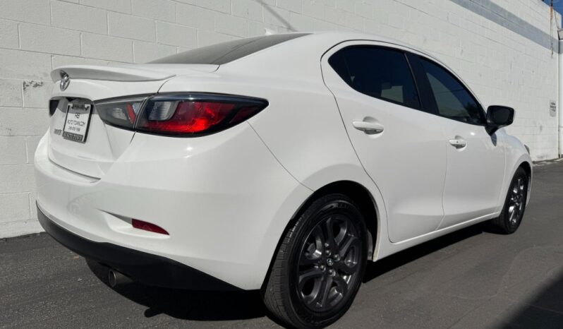 2019 Toyota Yaris LE full