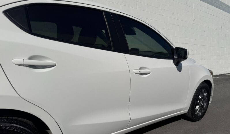 2019 Toyota Yaris LE full