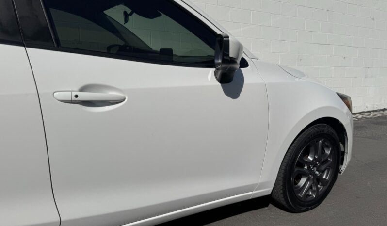 2019 Toyota Yaris LE full