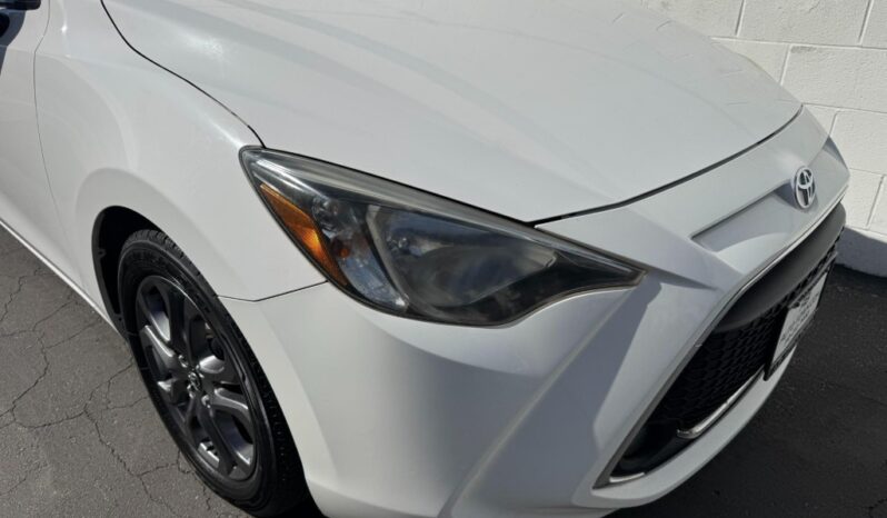 2019 Toyota Yaris LE full