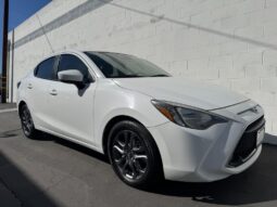 2019 Toyota Yaris LE full