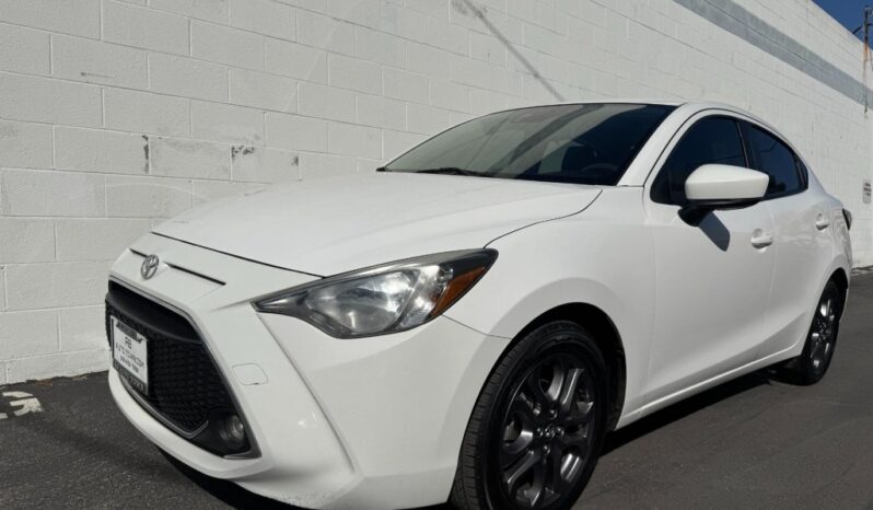 2019 Toyota Yaris LE full