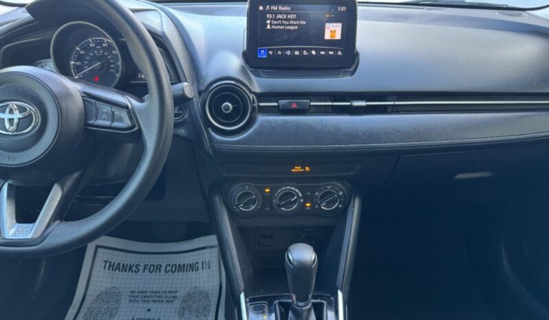 2019 Toyota Yaris LE full