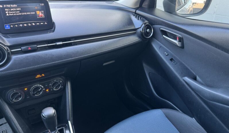 2019 Toyota Yaris LE full