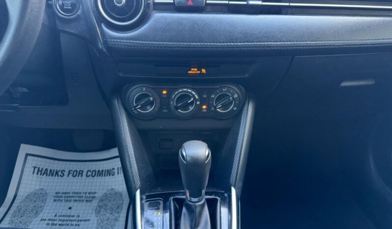 2019 Toyota Yaris LE full
