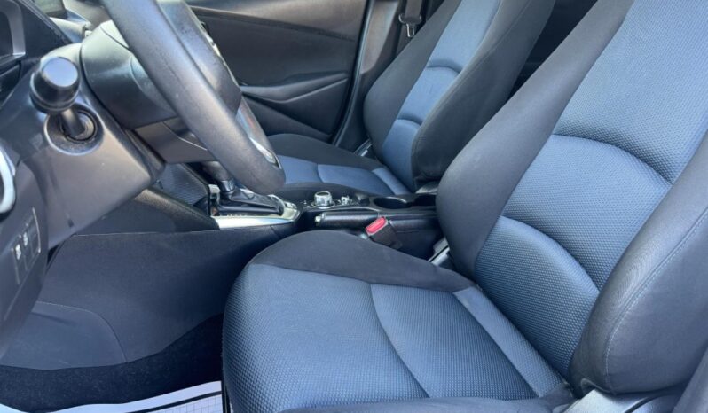 2019 Toyota Yaris LE full