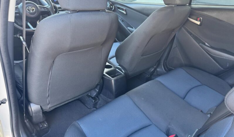 2019 Toyota Yaris LE full