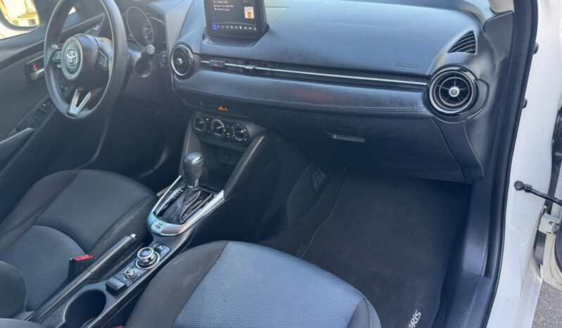 2019 Toyota Yaris LE full