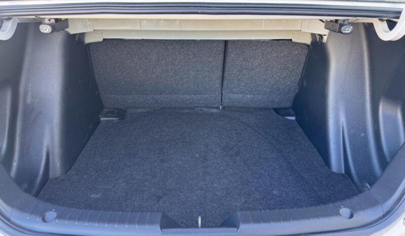 2019 Toyota Yaris LE full