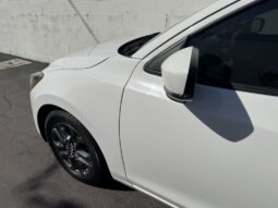2019 Toyota Yaris LE full