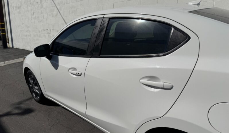 2019 Toyota Yaris LE full