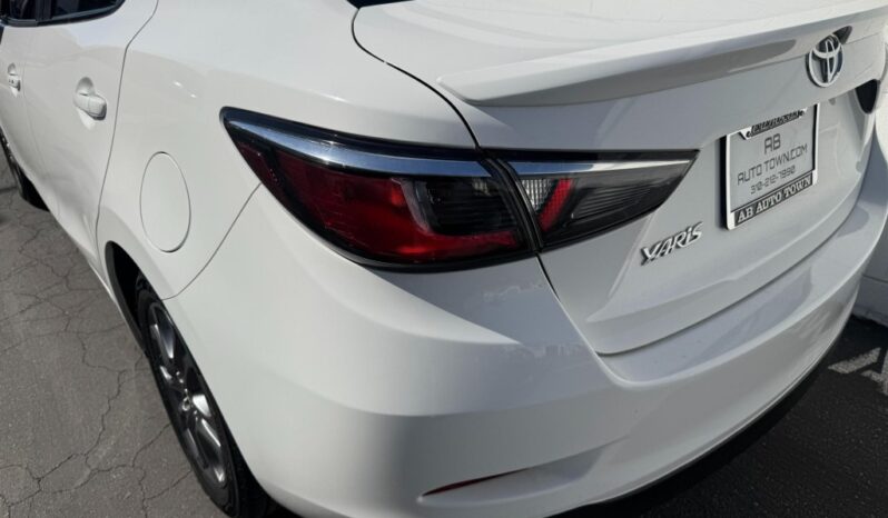 2019 Toyota Yaris LE full