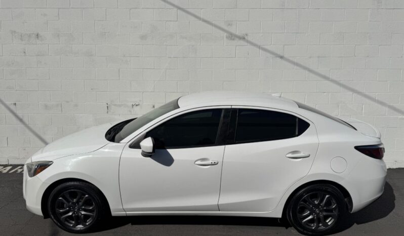 2019 Toyota Yaris LE full